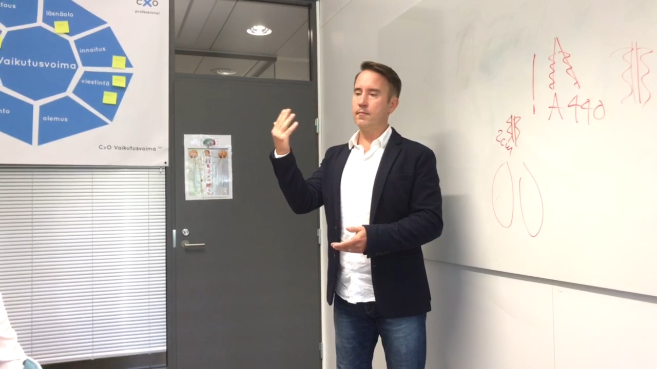 Roni Malinen demoaa ääntä vaikuttavuuden osana